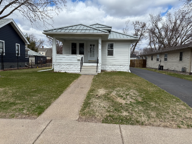 Building Photo - 1316 Lyndale Ave