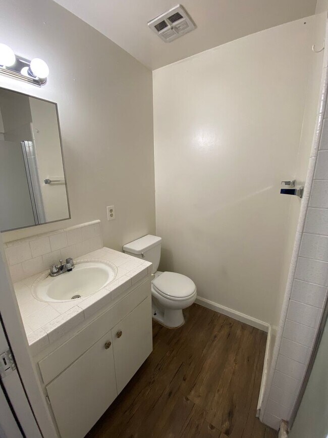Foto del edificio - 2530 S Hall St