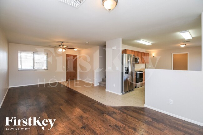 Foto del edificio - 1858 E Omega Dr