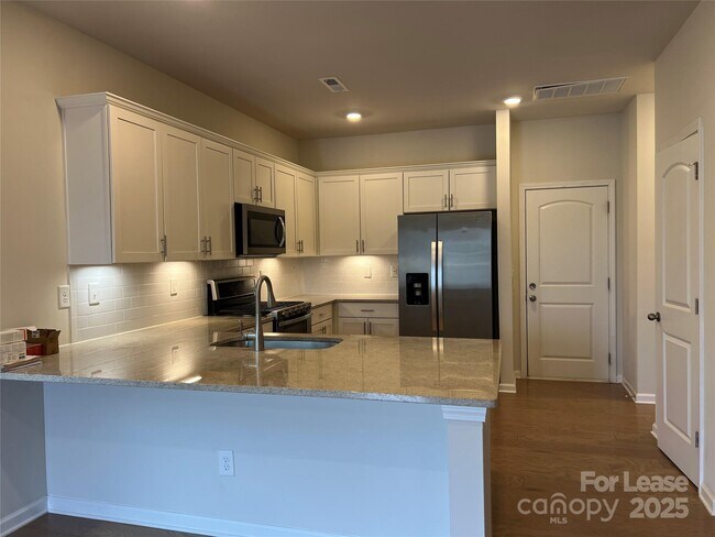 Foto del edificio - 4020 Harmony Hills Dr