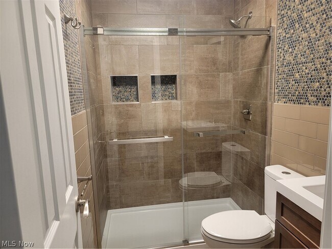 Foto del edificio - 600-710 Lakeside Dr