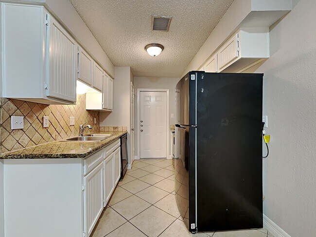 Building Photo - 6907 Foxside Ln