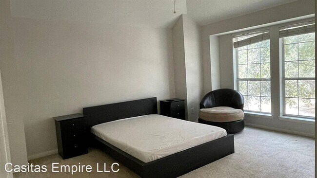 Building Photo - 4 br, 2.5 bath House - 6411 Canyon Park