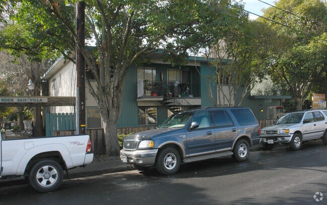 Building Photo - Rock Villa Apartments