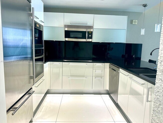 Foto del edificio - 17121 Collins Ave