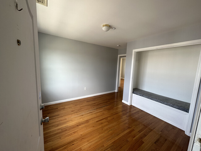 Sitting Room - 214 Jessamine Ave