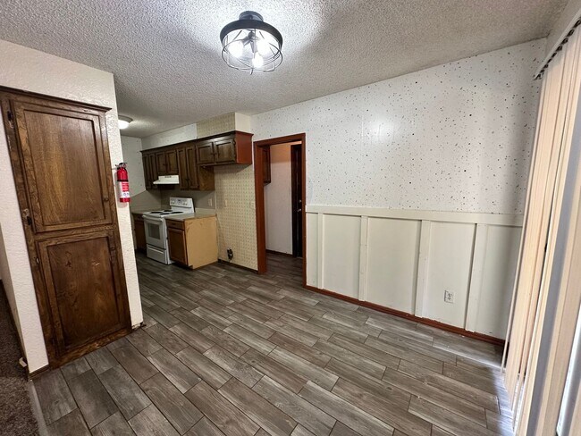 Foto del edificio - For Rent: Spacious 3 Bed, 2 Bath Duplex in...