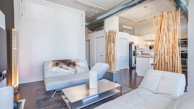 Foto del edificio - 740 W Fulton St