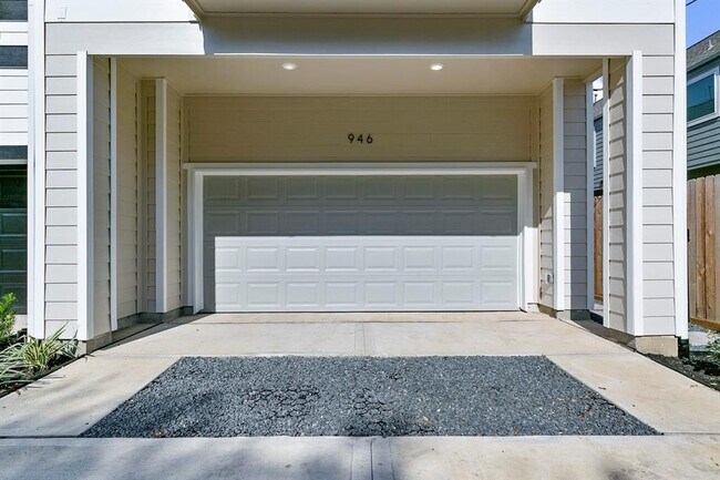 Building Photo - 946 Judiway St