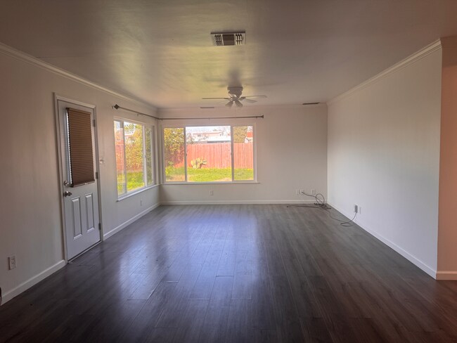 Foto del edificio - 2321-2321 Pamela Ln