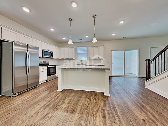 Foto del edificio - 315 Lakeside Boulevard