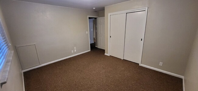 Building Photo - 205 Scott Ave