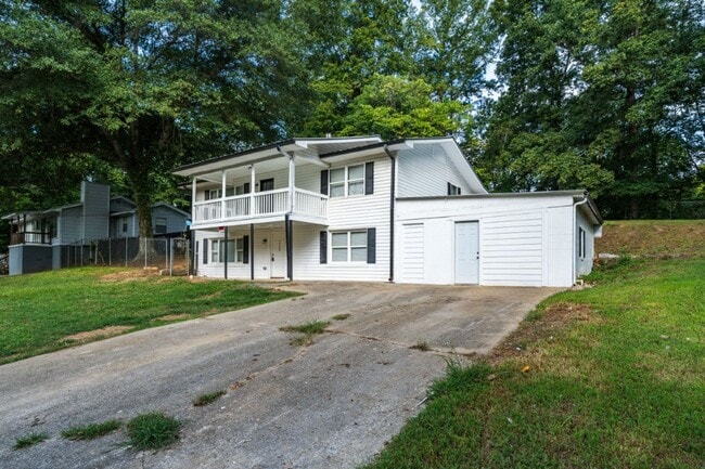 Building Photo - Newly Renovated 4BR Home- Move in Ready!