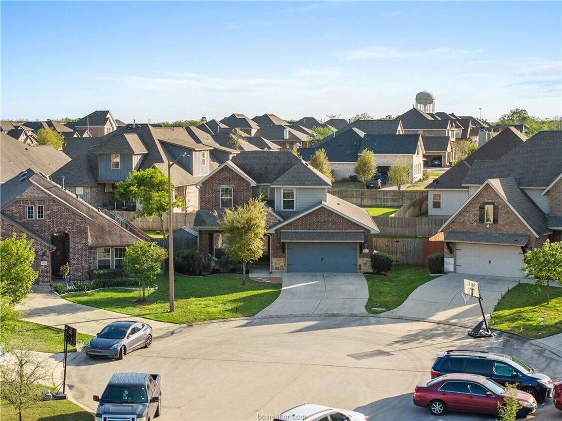 Foto principal - 2 Story Home in Castlegate II Neighborhood