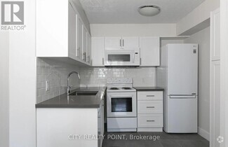Building Photo - 33-1533 Isabella St