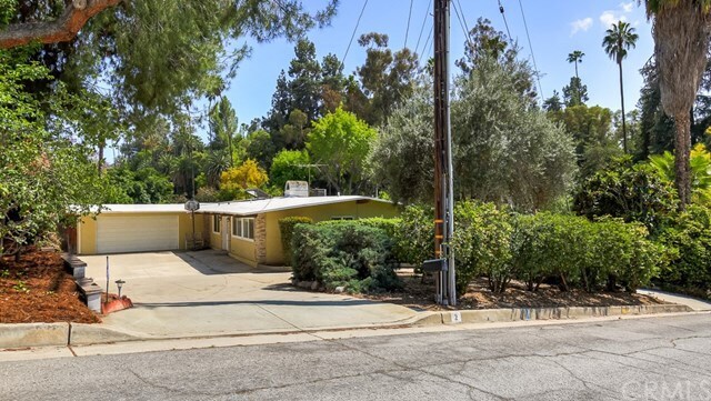 Building Photo - 2 Summit Ave