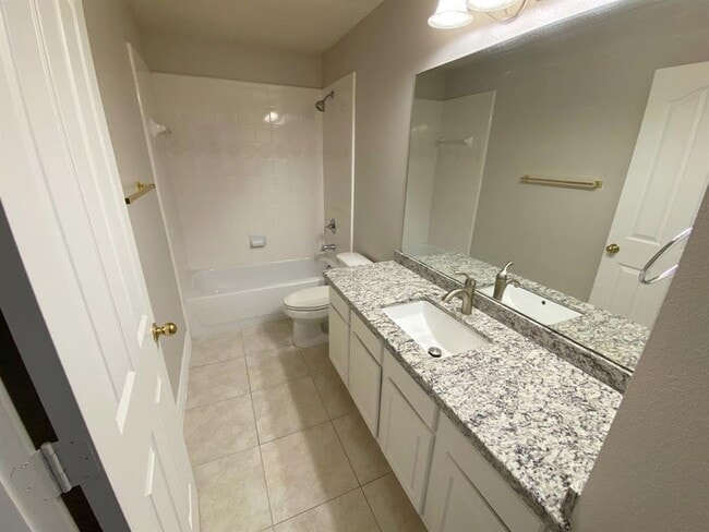 Building Photo - 6406 E Linpar Ct