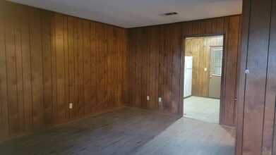 Building Photo - 1020 Sable Dr