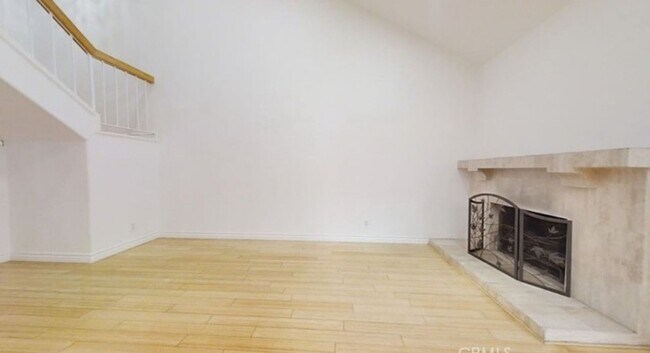 Building Photo - Gorgeous 3 Bed, 2.5 Bath in Irvine– Coming...