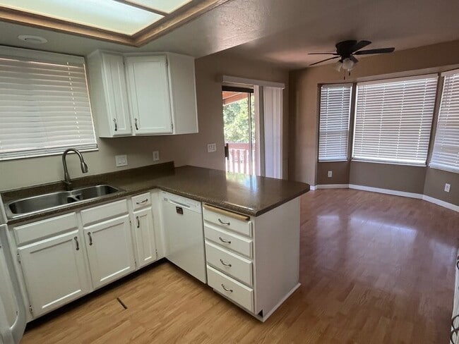 Building Photo - Great West Jordan 4 Bedroom 2 Bath Home!