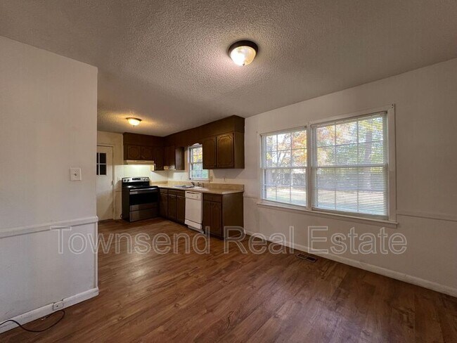 Foto del edificio - 236 Ramona Dr