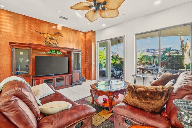 Foto del edificio - 81656 Avenida De Baile