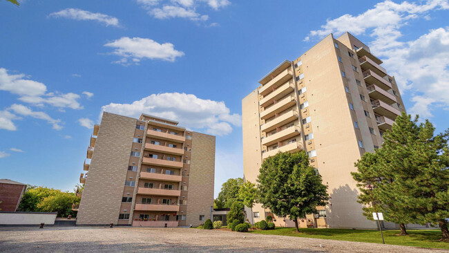 Building Photo - Metropolitan Towers