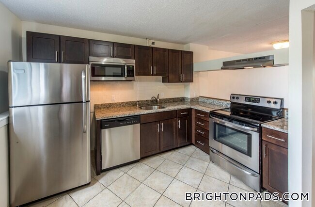 Foto del edificio - 152 N Beacon St