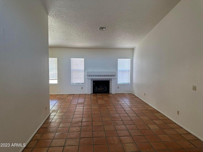 Foto del edificio - 3712 E Lavender Ln