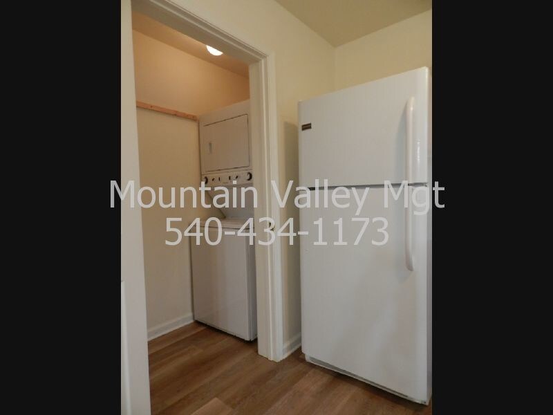 Foto del edificio - Nice Townhome!