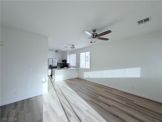 Foto del edificio - 9584 Withering Pine St