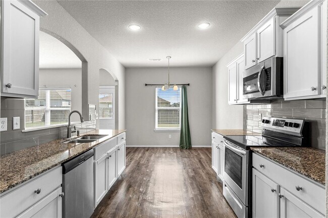 Building Photo - 2503 Hickory Wood Ave