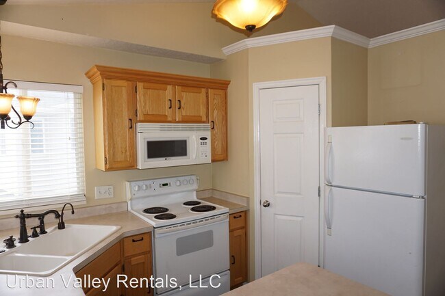 Building Photo - 5 br, 2.5 bath House - 326 W. 13165 S.