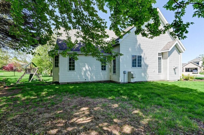 Foto del edificio - Beautifully updated 4 bedroom home in Southbridge, Waunakee