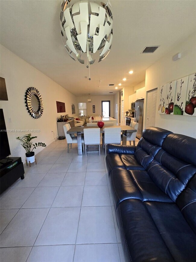 Foto del edificio - 7905 NW 104th Ave