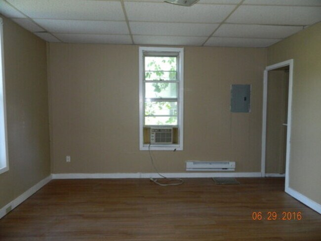 Building Photo - 147 North Ave