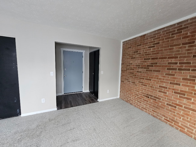 Building Photo - 1400 Yale Ave NW