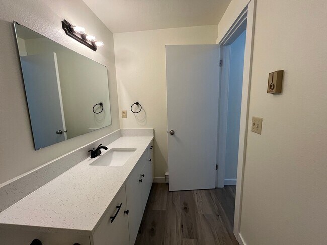 Foto del edificio - 1 Bed, 1 Bath Apartment off of Alabama St