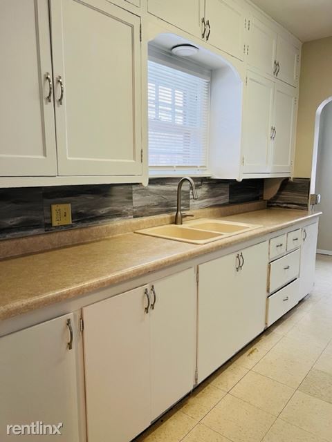 Building Photo - 4 br, 2 bath House - 4273 Wirt St
