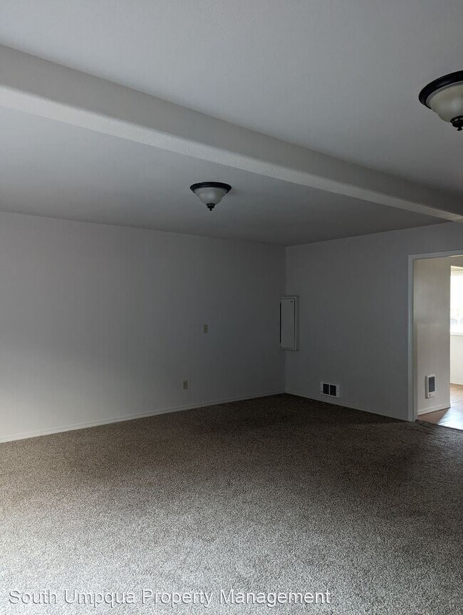 Building Photo - 3 br, 1 bath House - 628 N Old Pacific Hwy