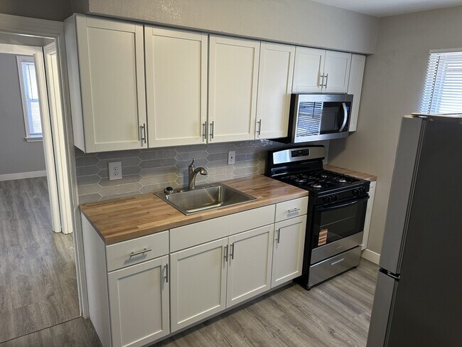 Building Photo - 9300 Ardmore Dr