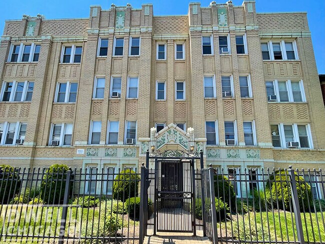 Foto del edificio - 2618 N Kimball Ave