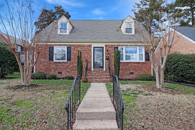 Foto del edificio - Dreamy 4 Bed, 2 Bath Cape Cod in Sauer's Garden Available Now!