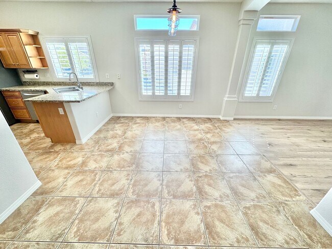 Foto del edificio - STUNNING SINGLE-FAMILY HOME 3/ BEDROOM / 2...