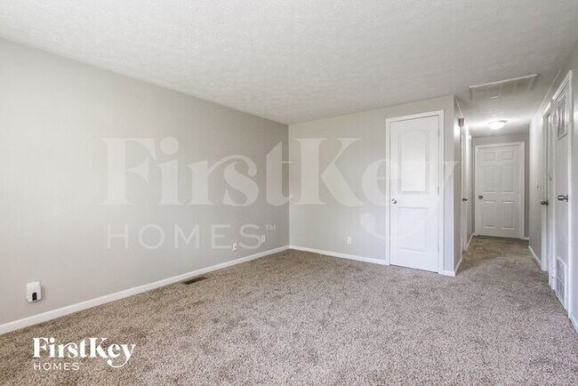 Building Photo - 6002 Gateway Dr