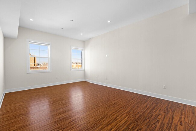 Foto del edificio - 6200 Hudson Ave