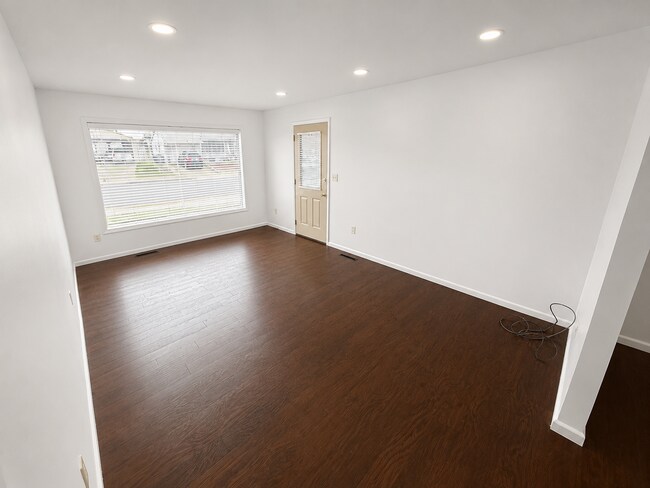 Foto del edificio - Newly Renovated 3 Bedroom Home with Bonus Family Room