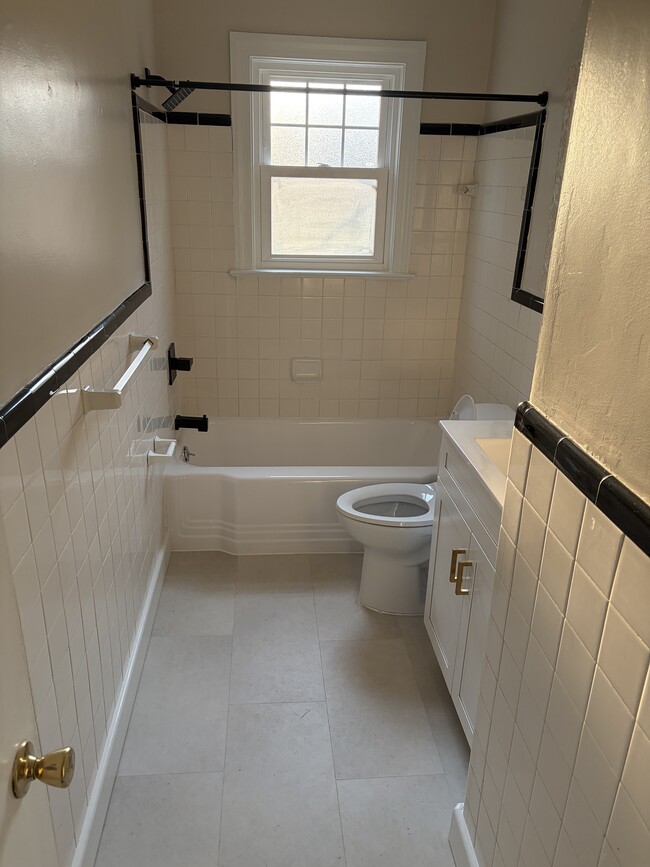 Building Photo - 536 Cavalier Dr