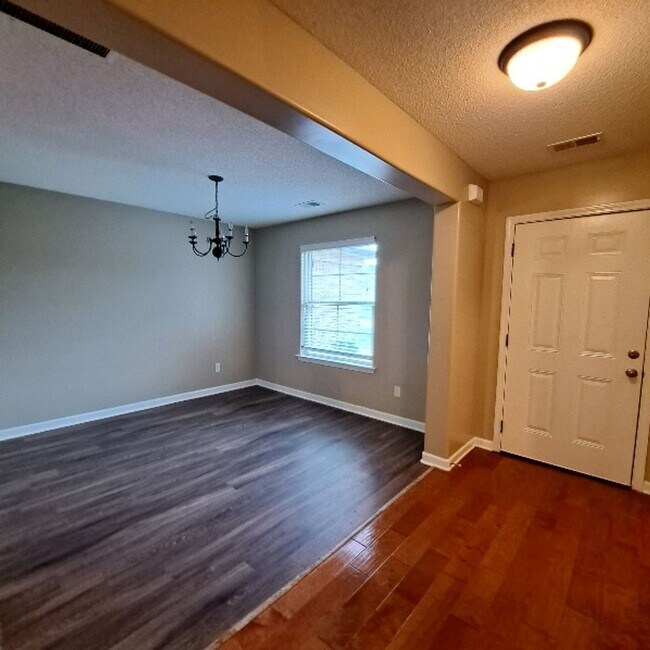 Foto del edificio - 407 Springer Cv