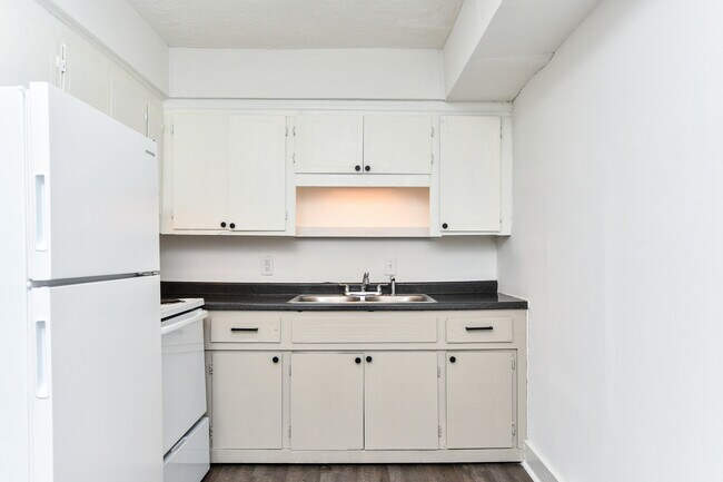 Building Photo - Westgate (Vista West I), 1x1 Designer, VW1...